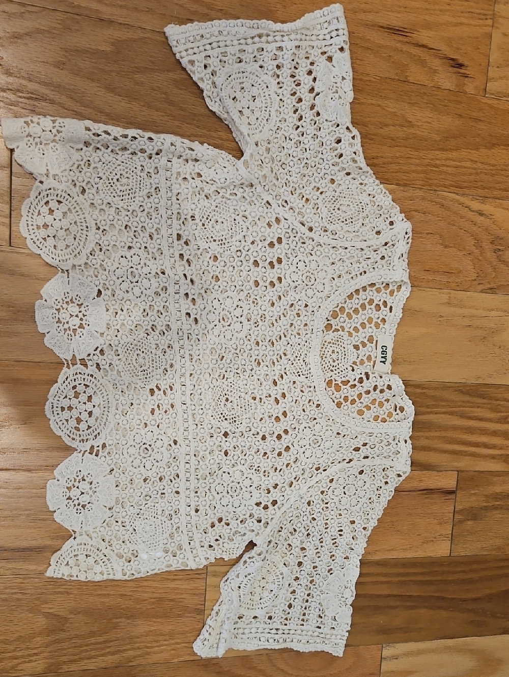 Crochet Lace Short Sleeve Top in Cream -